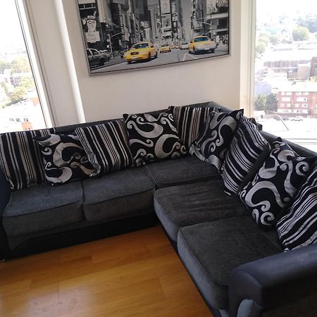 Room In Luxurious Penthouse Apartment Лондон Екстериор снимка
